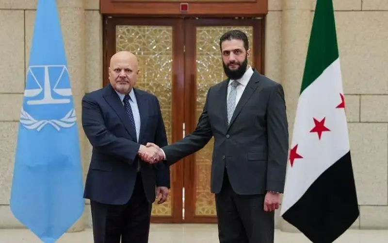 الشرع يلتقي المدعي العام للمحكمة الجنائية