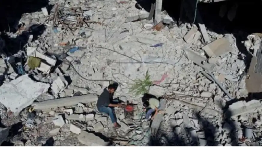 الغزيون يدخلون رفح وخان يونس ودير