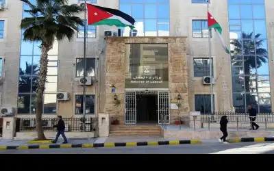 العمل: كل عامل غير أردني مهما