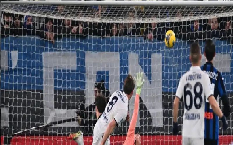 نابولي يقتنص فوزا صعبا أمام أتالانتا