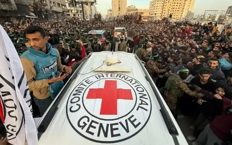 القسام تسلم 3 محتجزات إسرائيليات 