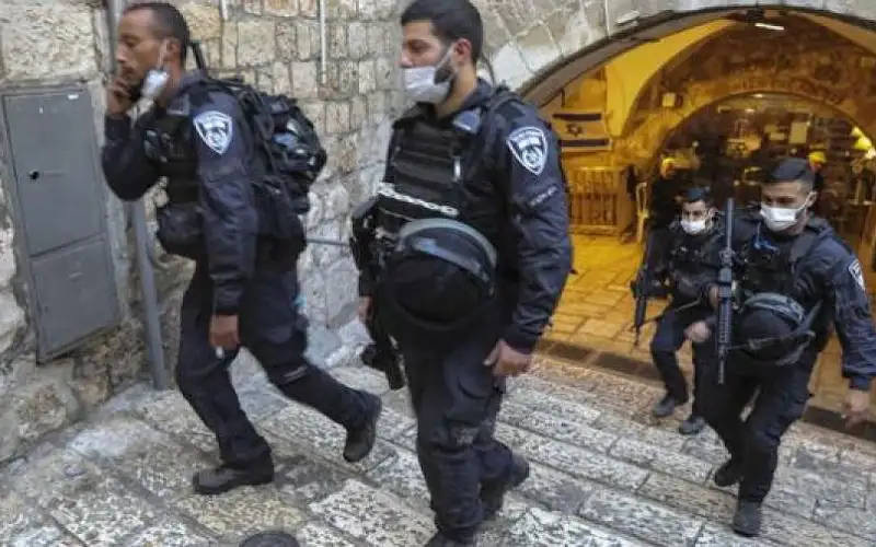 توقيف مستوطنين احتجوا على إطلاق سراح