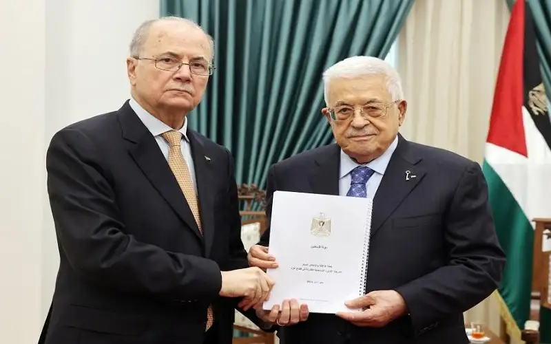 عباس يتسلم خطة الاستجابة الطارئة لقطاع