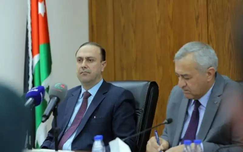 المومني: مشروع قانون يسمح بتولي رئيس