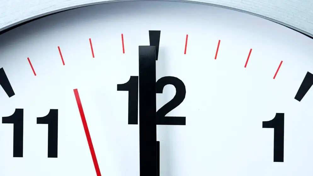 قرار تثبيت التوقيت الصيفي على طاولة