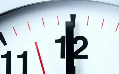 قرار تثبيت التوقيت الصيفي على طاولة