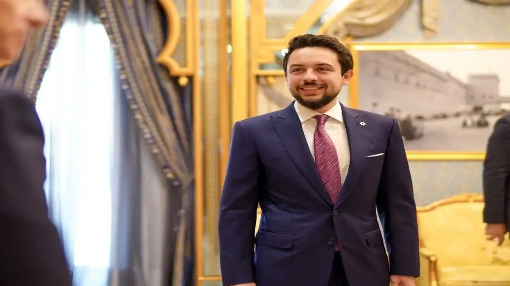 مندوبا عن الملك.. ولي العهد يشارك