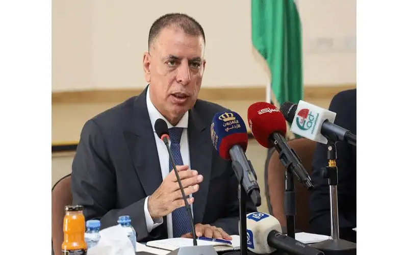 كثير من الموقوفين إداريا بسبب عقوق