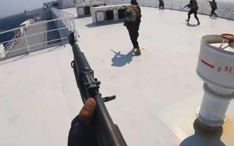 الحوثيون يفرجون عن طاقم السفينة غلاكسي