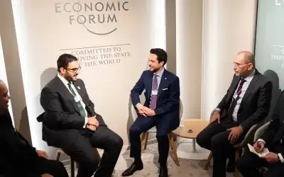 ولي العهد يلتقي رئيس الوفد البحريني