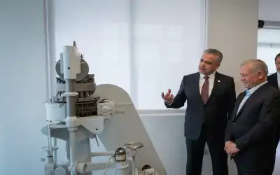 الملك يزور شركة دار الدواء بمناسبة