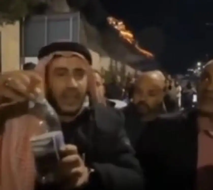 أردني يبيع هواء السلط بـ زجاجات