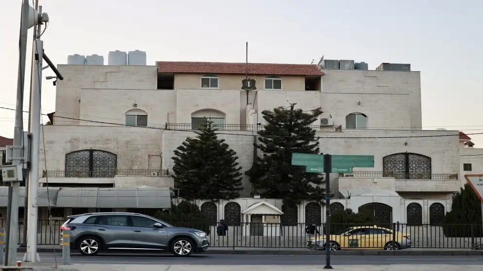 السفارة السورية في عمان تصدر 25