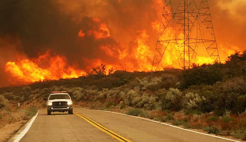 اجلاء الآلاف بعد اندلاع حريق جديد