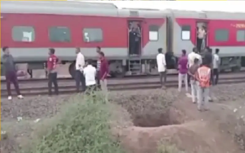 في الهند.. قفزوا من قطار فدهسهم