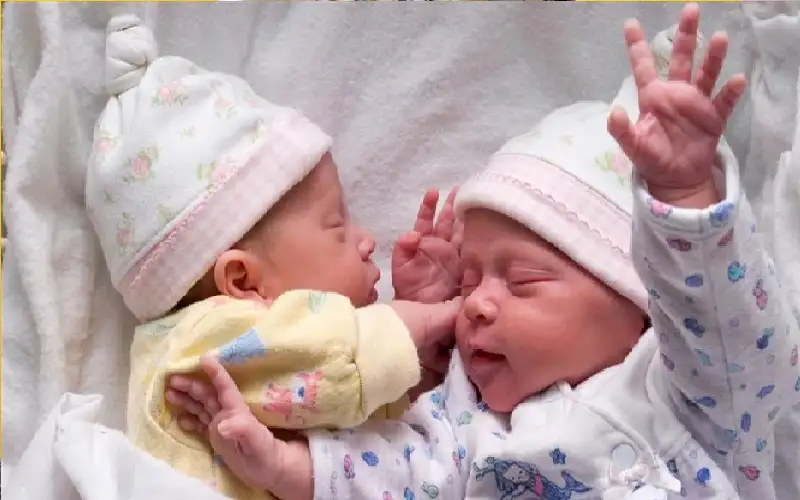 ما سبب زيادة ولادة التوائم.. عالميا؟