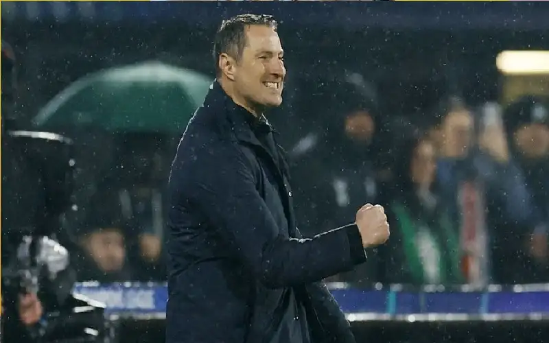 مدرب فينورد يفلت من مقصلة الإقالة