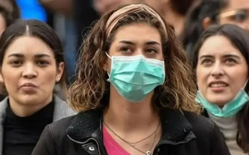 دراسة: النساء أكثر عرضة للإصابة بكوفيد