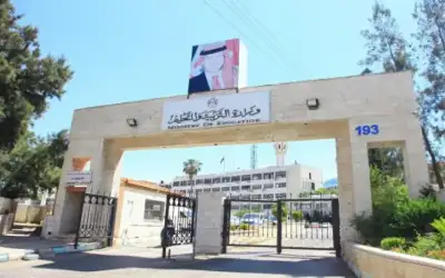 التربية: سنخضع الطلبة العائدين من بعض