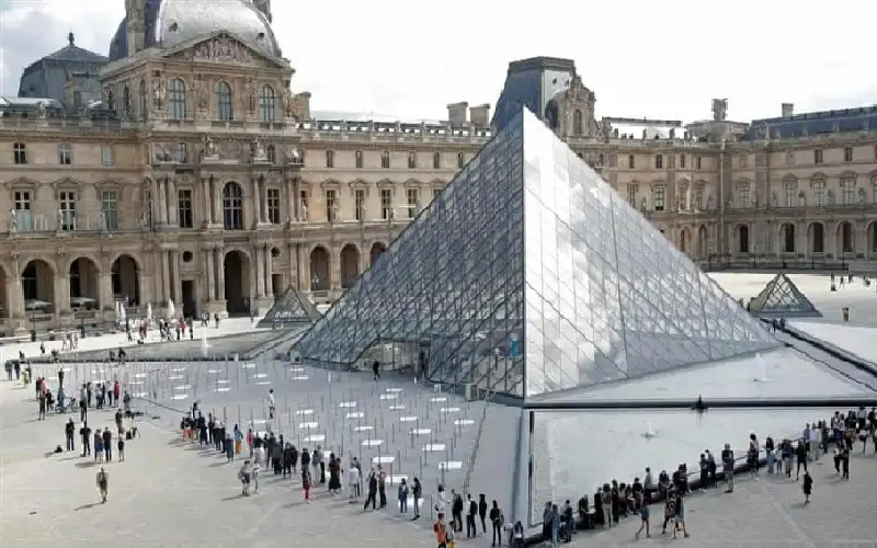 فرنسا: متحف اللوفر يستغيث بعد تدهور
