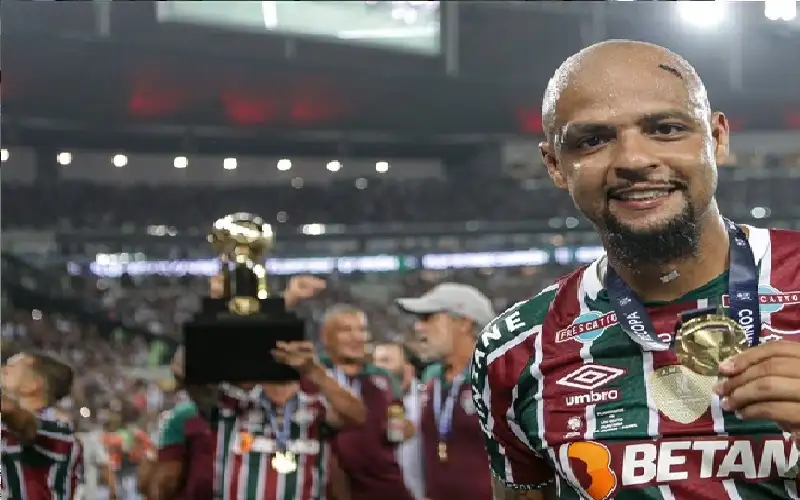 البرازيلي فيليبي ميلو يعلن اعتزاله كرة