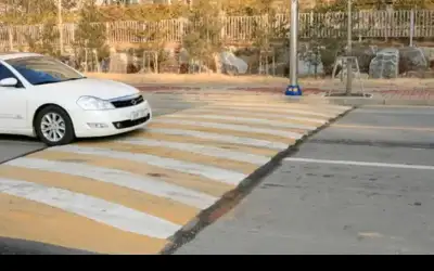 نشر مطبات بشكل عشوائي على الطريق