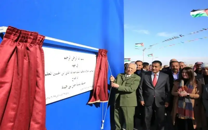 العيسوي يفتتح ويتفقد مشاريع مبادرات ملكية