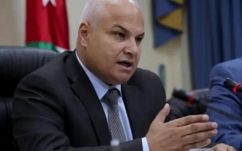 وزير العمل : مستعدون لتحمل أي