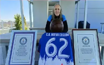 لاعب يبلغ من العمر 62 عاما