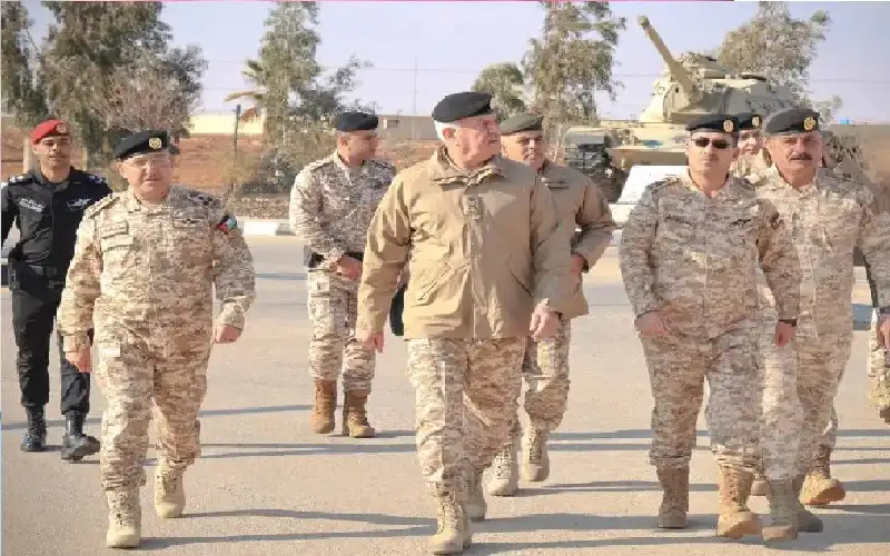 اللواء الركن الحنيطي يزور قيادة المنطقة