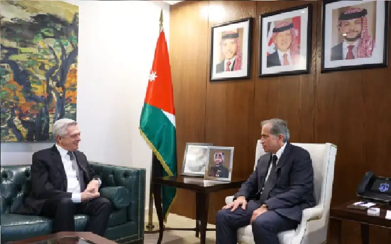 رئيس الوزراء: يجب تهيئة ظروف العودة