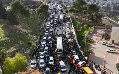 حافلتان تنقلان أسرى فلسطينيين تغادر سجن