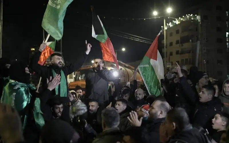 الإفراج عن أكثر من 100 أسير