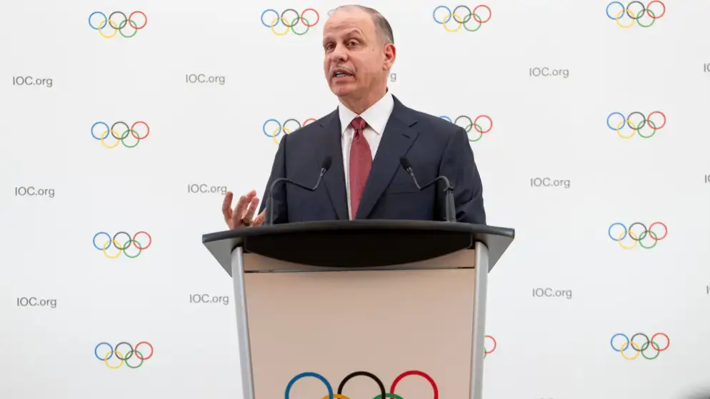 الأمير فيصل يستعرض بيانه الانتخابي أمام