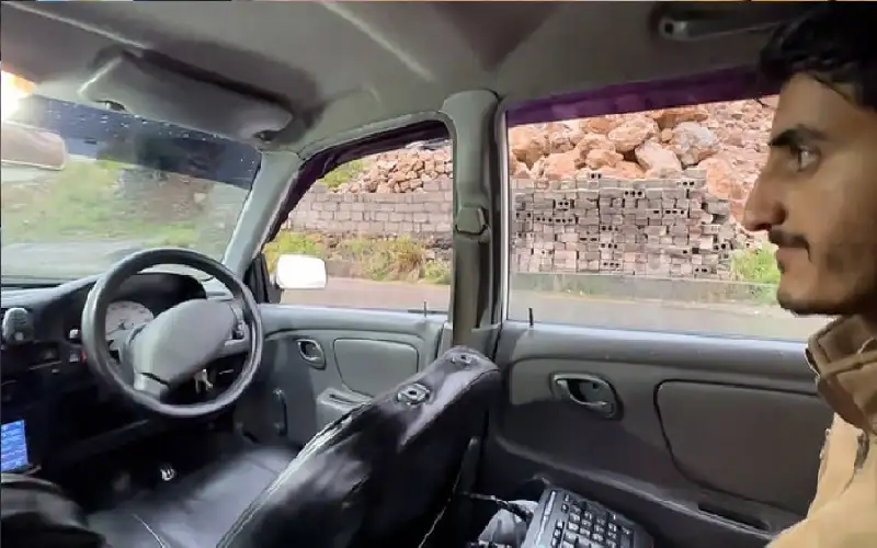 ابتكار أم تهور؟ باكستاني يقود سيارته