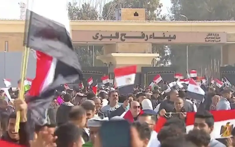 مظاهرة مصرية قرب حدود غزة رفضا