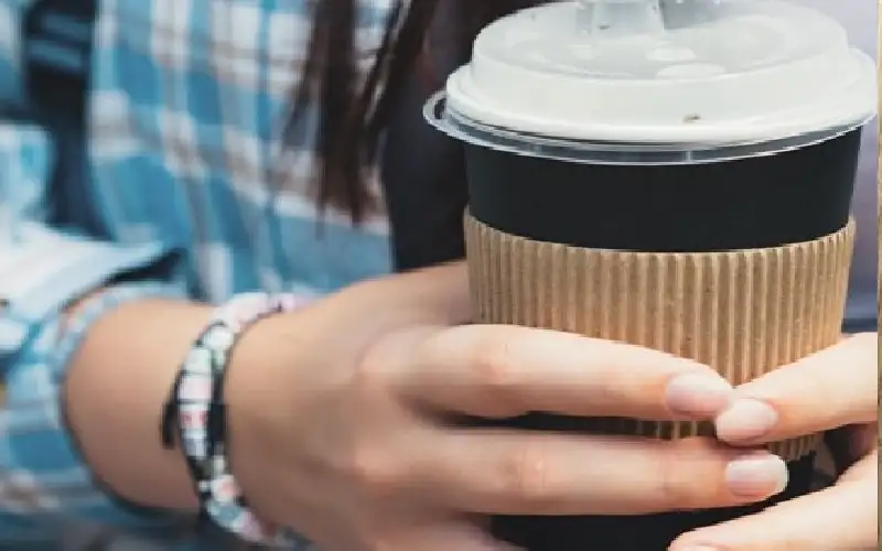 خبراء: لا ينبغي للمراهقين تناول الكافيين