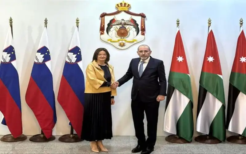 وزيرة خارجية سلوفينيا: لا نقبل أي