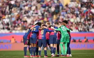 برشلونة يعبر ألافيس ويقلص الفارق مع