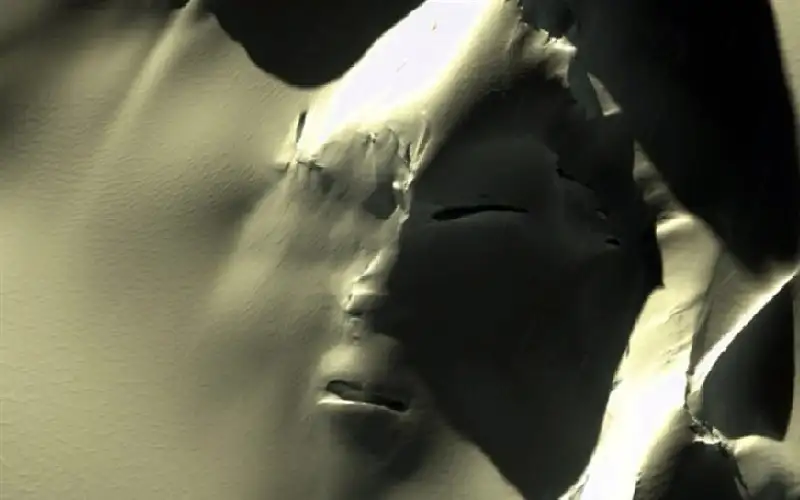 ظهور وجه مخيف في القطب الجنوبي..