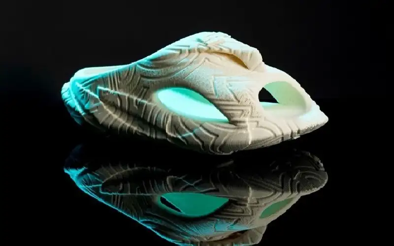 بهذا السعر.. الكشف عن أول حذاء