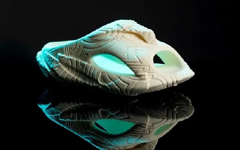 بهذا السعر.. الكشف عن أول حذاء