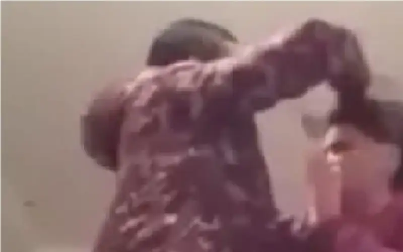 في تونس.. زوج يضرب زوجته بوحشية