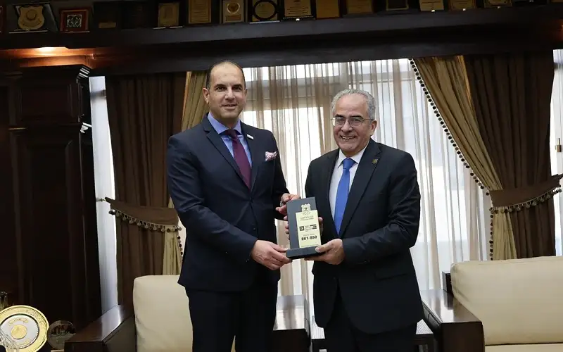 عمان الأهلية تستقبل وفدا من جامعة