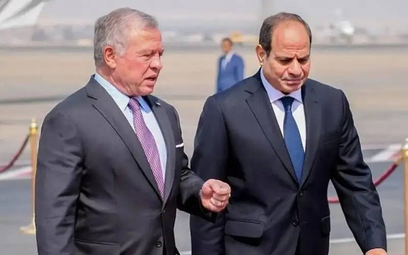 الملك والسيسي يؤكدان إدامة التنسيق الوثيق