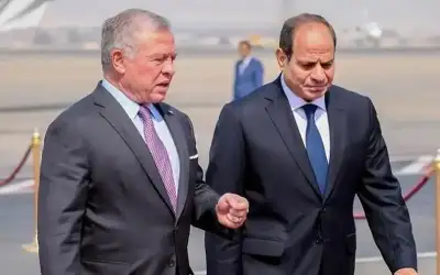 الملك والسيسي يؤكدان إدامة التنسيق الوثيق