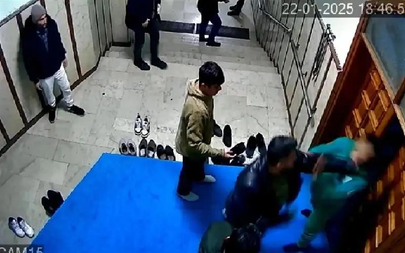 ملاكم تركي يعتدي على عامل مسجد