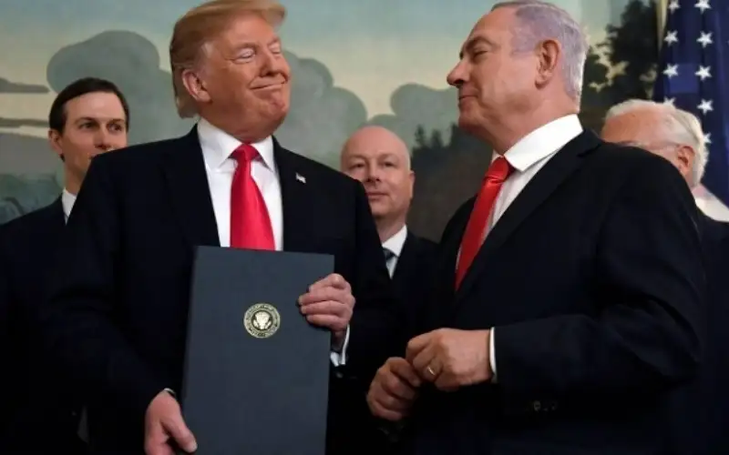 إنه رجل الصفقات التجارية الابيض بكل