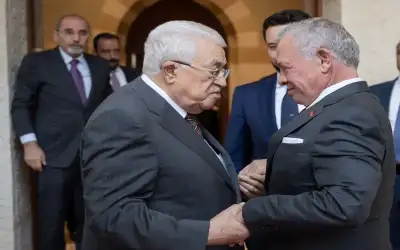 الملك يؤكد لعباس رفض أي محاولات