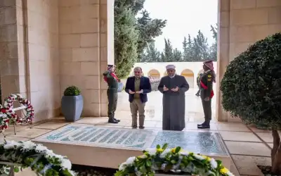 نائب الملك يزور ضريح الملك الحسين